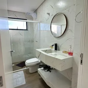 Deluxe suite with hydro - Image 5
