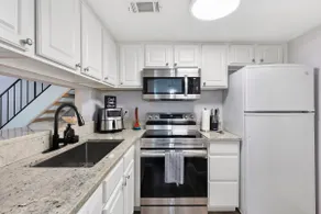 *Quiet Townhome - Fast WiFi - LongStay Friendly - Image 5