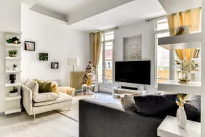 Design Cocoon with Home Cinema in City Center - Image 2