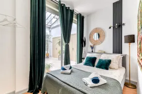 Design Cocoon with Home Cinema in City Center - Image 5