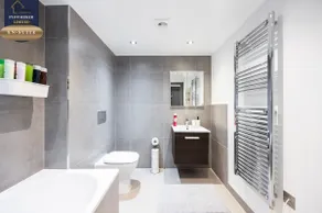 West Kensington 2BR Steps to Tube Sleeps 7 - Image 4