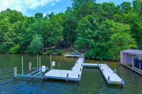 Spacious pet friendly waterfront house with patio - Image 3