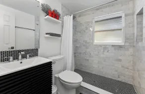 Modern 2BR Retreat · Heated Pool · Near Siesta - Image 5