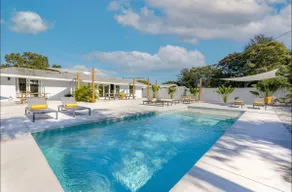 Modern 2BR Retreat · Heated Pool · Near Siesta - Image 4