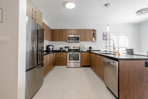 Spacious and Comfortable 4 Bedroom London Home - Image 2