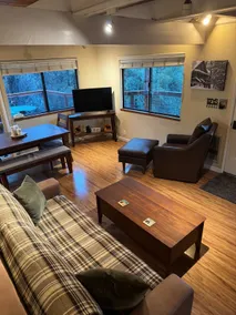 Peaceful Pioneer Cabin - Image 2