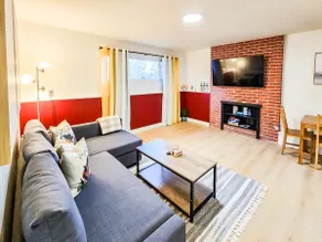 Private guest suite with Full kitchen - Image 2