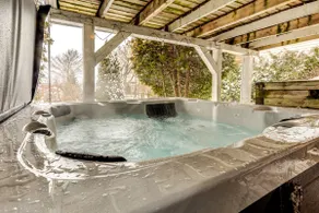 Bélanger-Giroux House with Jacuzzi/River View - Image 2