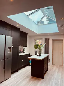 Stylish 5-Bed Home, EV Charger, Off-Street Parking - Image 2