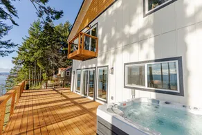 Cozy home overlooking the Columbia River w/ hottub - Image 2