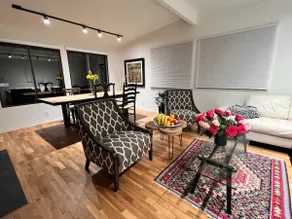 Ranch house in Bridal Trails - Image 2