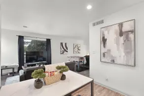 Luxe 1BR Retreat |Pool & Hot Tub| TMC & NRG| Rodeo - Image 3