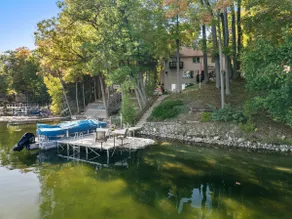 Spacious Home Lakefront Retreat - Image 5
