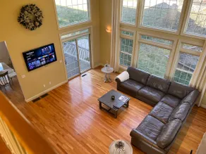 Luxurious Mansion Home. - Image 3