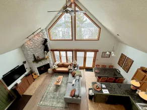 Walden Haus Lakeside Cabin - Pet Friendly - Image 4