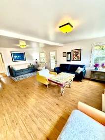 Midtown Retreat | Spacious | Silky Hens | Artistic - Image 5