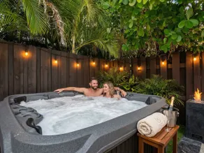 6 BR Villa Steps to Ocean Pool Sauna & Jacuzzi - Image 3
