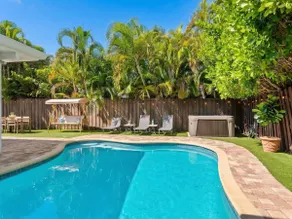 6 BR Villa Steps to Ocean Pool Sauna & Jacuzzi - Image 4