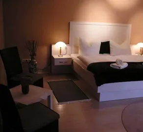 Double rooms (2) and an extra bed - Image 5