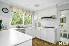 KozyGuru Glen Waverley Family Home & Backyard - Image 5
