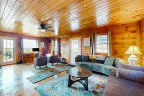 2BR house mountain views, large yard, firepit - Image 5