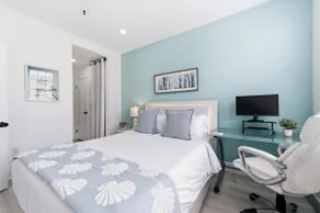 Luxurious 2BR Retreat on Palm Beach Island - Image 2