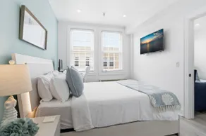 Luxurious 2BR Retreat on Palm Beach Island - Image 3