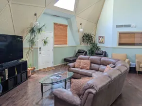Sun-washed Geodesic Dome Apt - Image 2