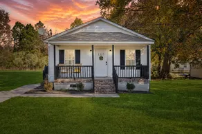 Wilson Centrally Located Charm: Up to 12 Guests - Image 2