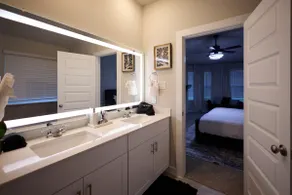 Contemporary Haven 4bd/3ba in Richmond/Sugarland - Image 2