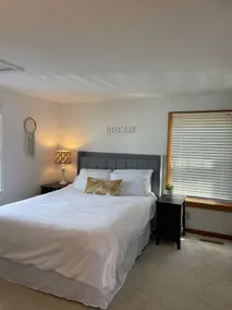 Cottage | Sleeps 8 | Parking | 5 min Walk to Beach - Image 4