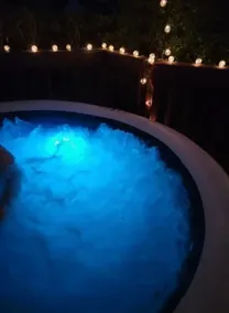 Tiny house with Jacuzzi - Image 4