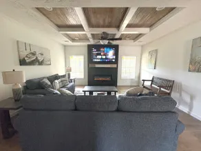 Brand-New Lake Sinclair Escape - Image 2