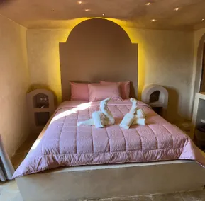 Pyramids Exquisite Studio with Roof Terrace - Image 3