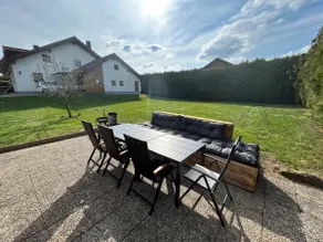 Spacious country house with large garden - Image 5