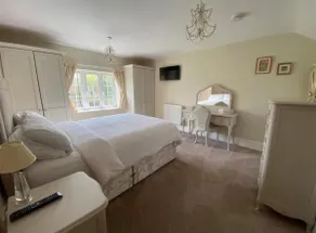 Cosy yet spacious 4 bed cottage near Taunton - Image 4