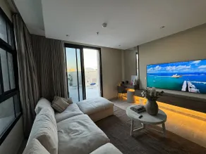 THE POOL Apt | 80” Smart TV | Self check in. - Image 5