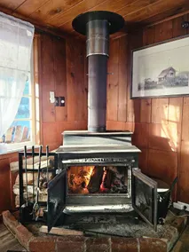Cozy vibes, hot tub, EV charger, 1mi to beach - Image 4