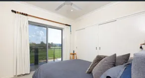 Lagoon-Side Retreat with Pool. Sleeps 10 2kms CBD. - Image 5