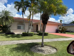 Spacious & Comfortable 4 BR, 2 BH home with pool - Image 2