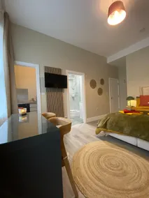 Lux Stays 1 - Private Studio Apartment - Image 2