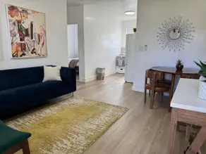 5Central & Convenient 2 Bedroom - South of Wynwood - Image 2
