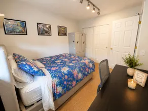 Bright Private Suite | 5-Min Walk to Light Rail - Image 2
