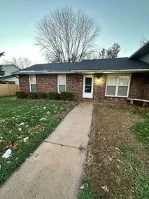 3 Bed 1.5 Bath Apt Pet Friendly Fenced Yard - Image 2
