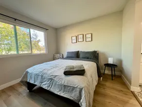 Beautifully renovated townhouse - Image 4