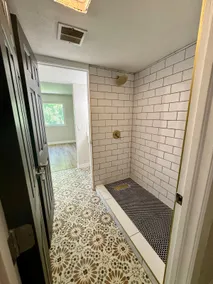 Beautifully renovated townhouse - Image 5