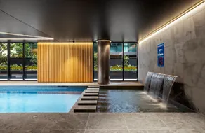 Lakeside Lavish Luxury | Parking Pool Gym & Sauna - Image 3