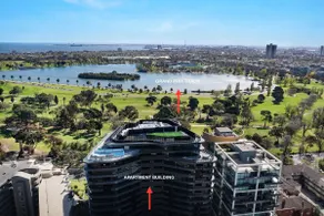 Lakeside Lavish Luxury | Parking Pool Gym & Sauna - Image 5