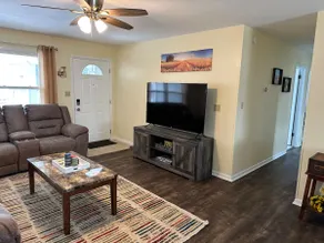 Auntie J’s Place 3B 1B Pet Friendly - Image 2