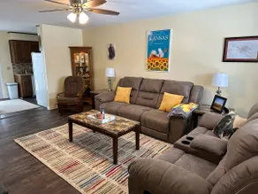 Auntie J’s Place 3B 1B Pet Friendly - Image 4